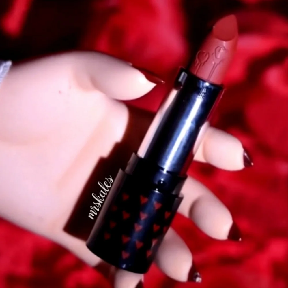 "Tiff" Lip Kit - Picture 3 of 16